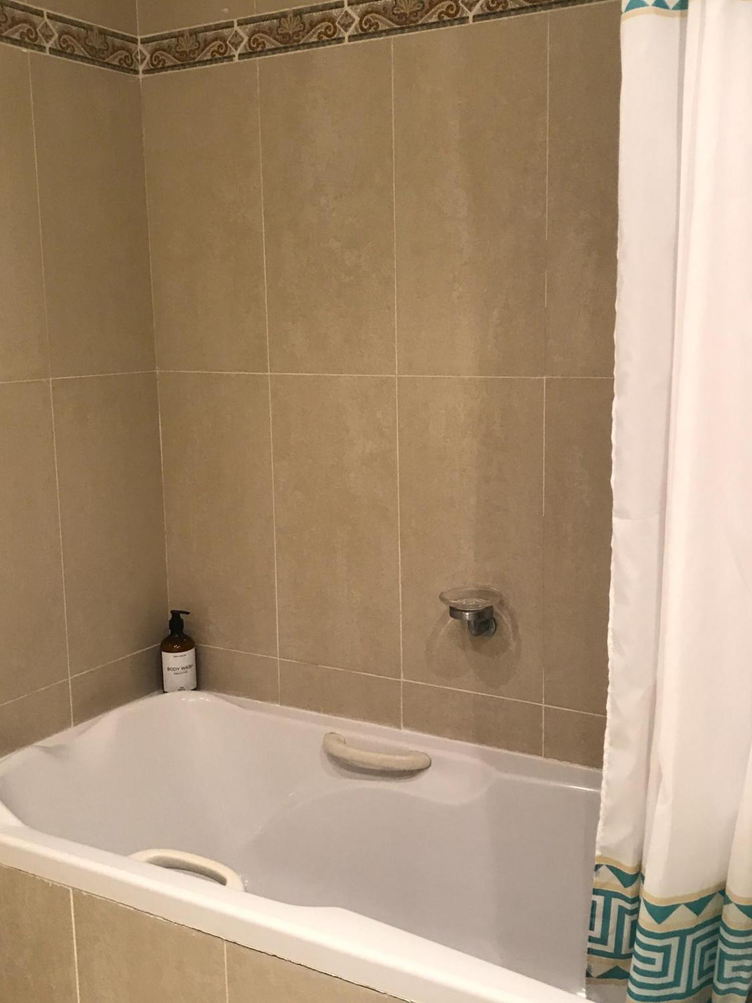 Habitacion Deluxe Con Bano Privado En Atalaya Apartagolf, Estepona Exterior foto